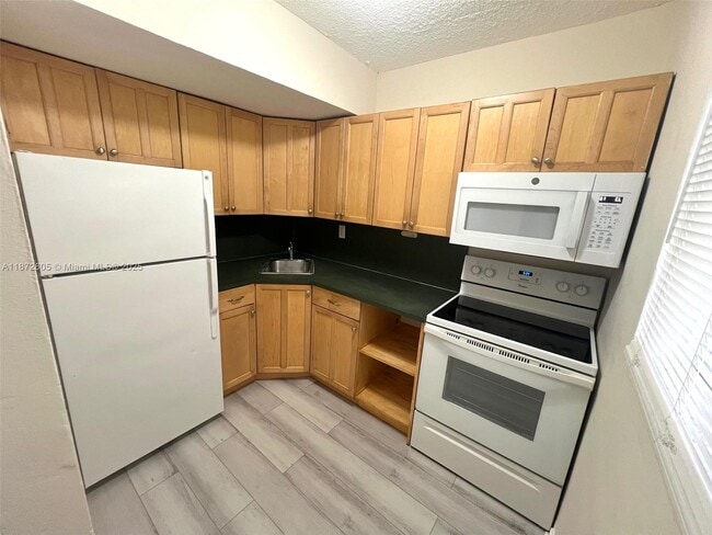 Building Photo - 7626 NE 6th Ct Unit 7 Rental