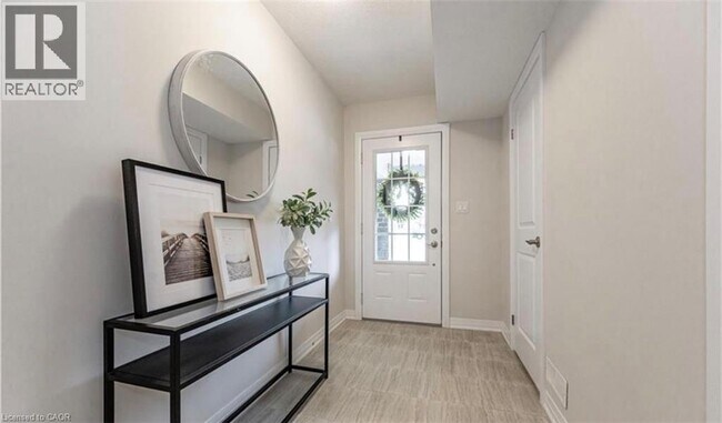 Photo - 115 S Creek Dr