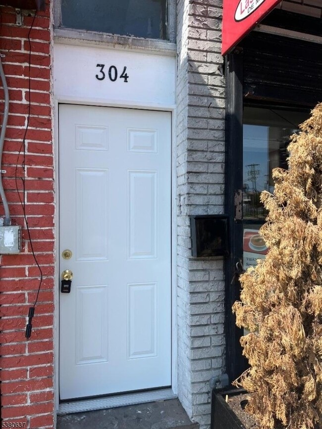 Building Photo - 304 Morris Ave Rental