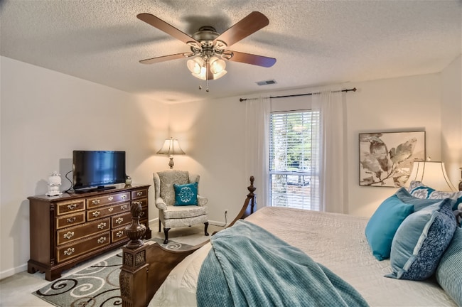 Photo - 117 Southampton Ct