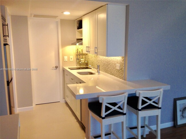 Building Photo - 9920 Collins Ave Unit 4 Rental