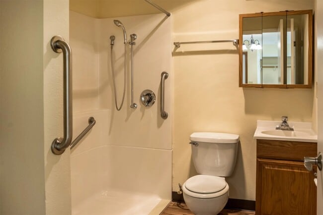 Building Photo - 2210 SW 19th St Unit 50