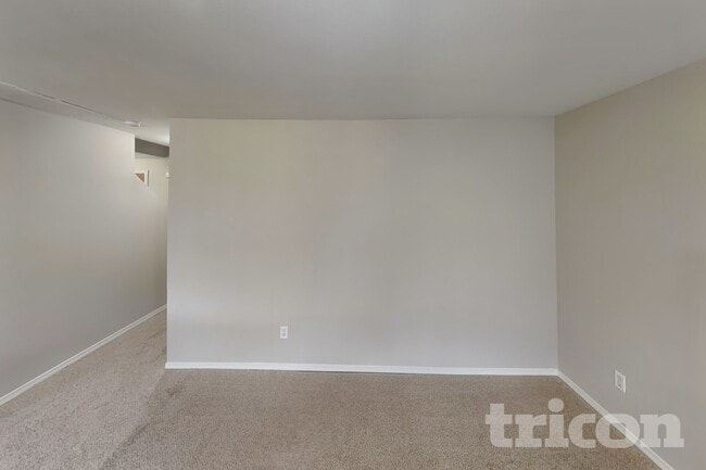 1105 Village Pkwy E