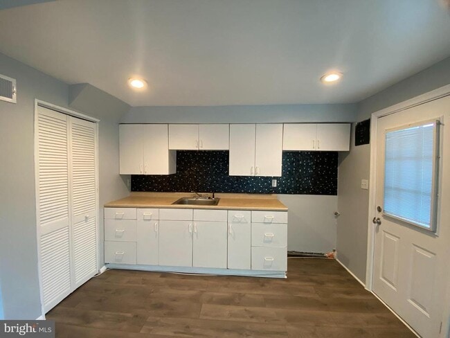 Photo - 2004 Kelmore Rd