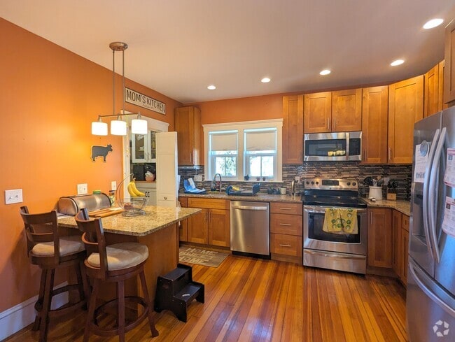 Building Photo - 37 Julia St Unit 37 Rental