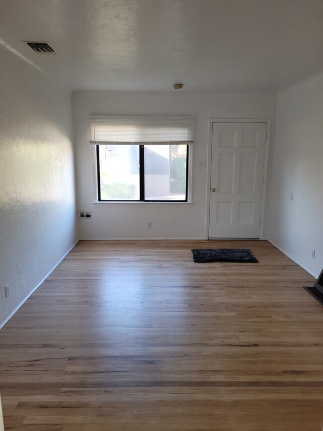 526 W Hedges Ave Unidad 526 W Hedges Ave