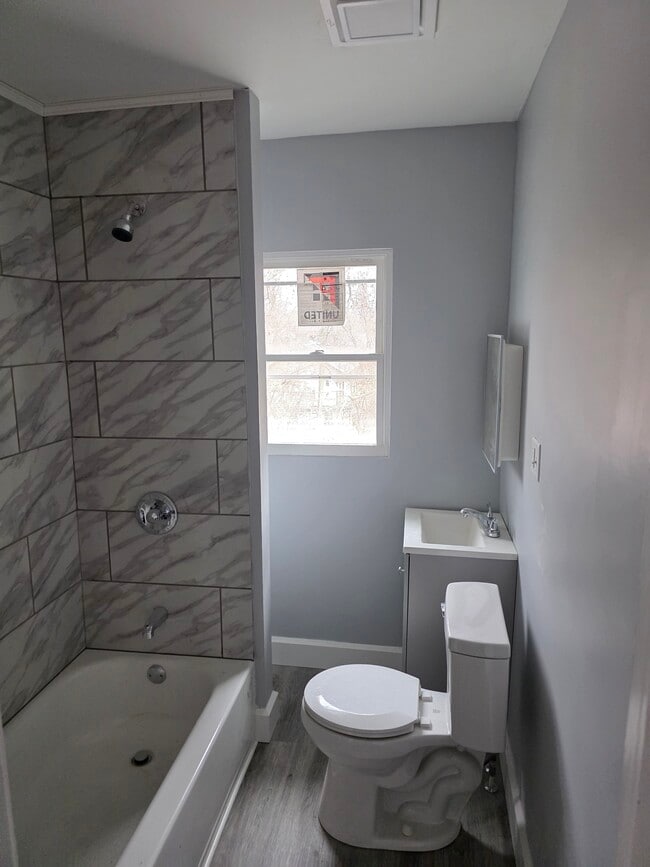 Photo - 31 S Gladstone Ave