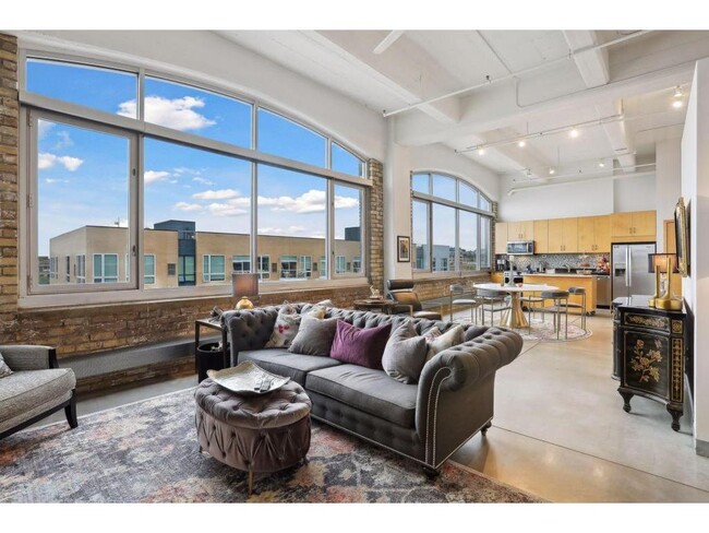 Building Photo - 700 N Washington Ave Unit 610