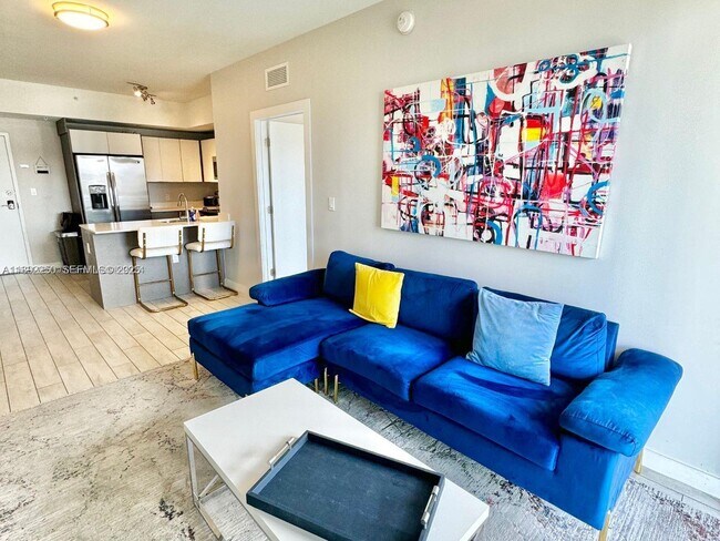 Photo - 321 NE 26th St Unidad 703