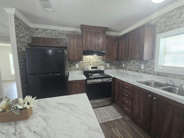 Photo - 323 Elm Ln