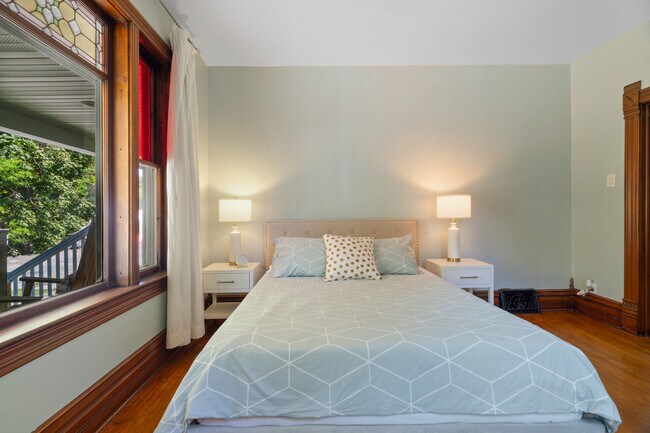 Photo - 1028 Porlier St Unit 1