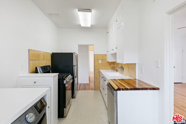 Photo - 201 S Poinsettia Pl Unit A