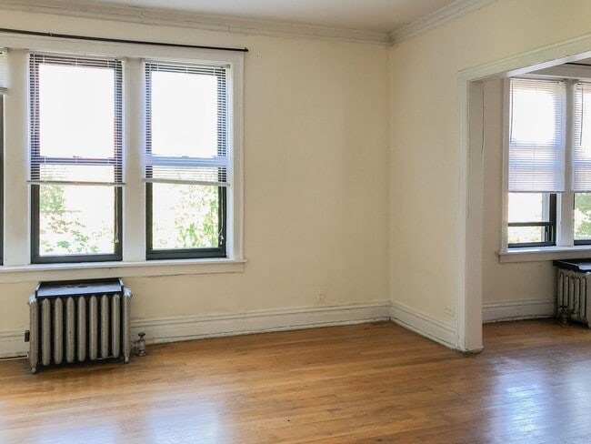 Photo - 627 W Melrose St Unit 2