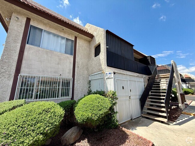 Building Photo - 2/BD 2/BA Comfort & Convenience in the Hea... Rental