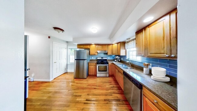 Building Photo - 38 Juniper St Unit 1 Rental