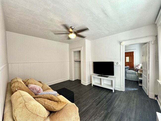Photo - 5 bed/2 bath Mins. from UC Campus for Only...