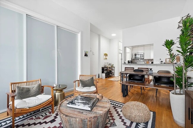 43 E 10th St Unit 4H