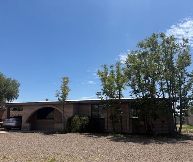 Building Photo - Casas Adobes Park Rental