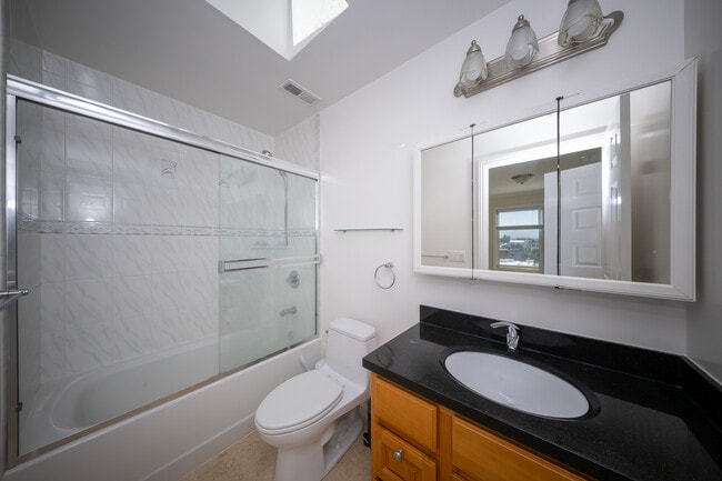 Photo - 483 Monterey Blvd