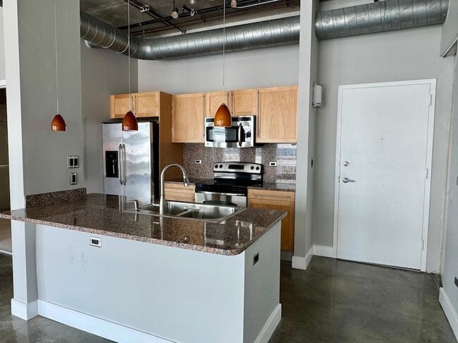 Building Photo - 313 NE 2nd St Unit 703 Rental
