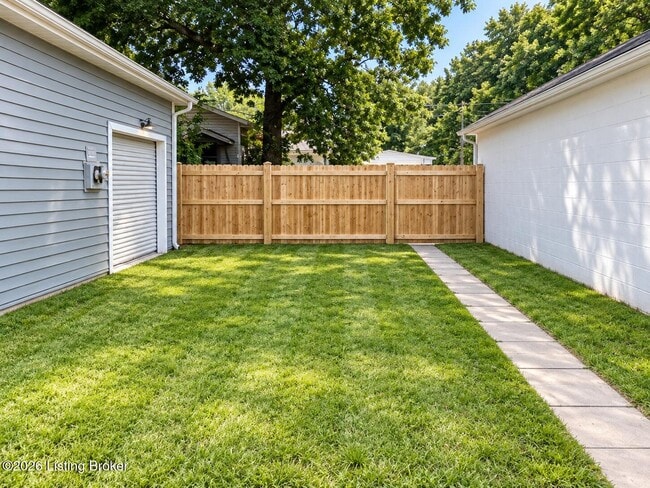 3319 W Market St Unidad 1