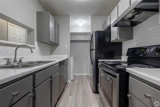 Building Photo - 7610 Cameron Rd Unit 347 Rental