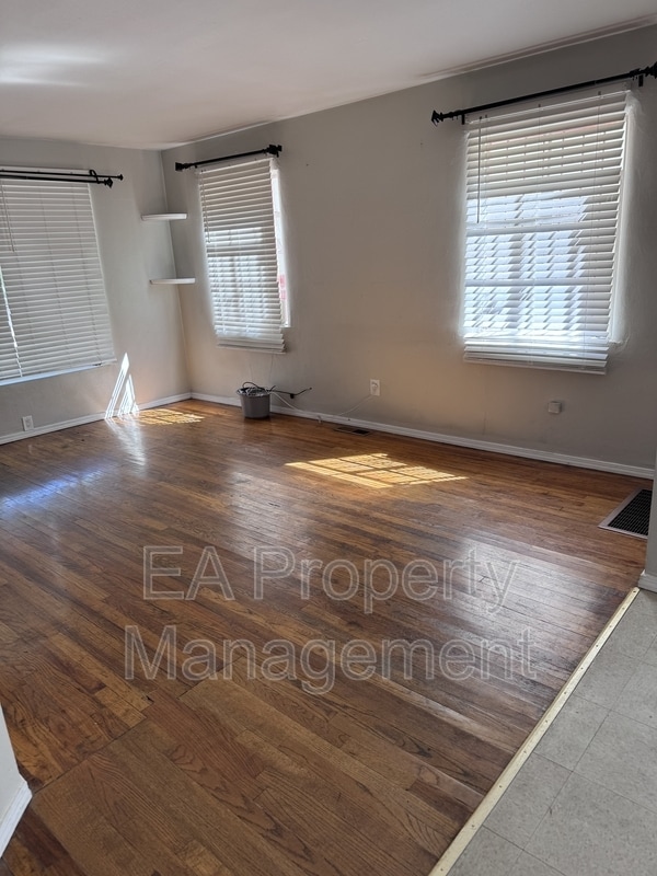 Photo - 505 7th St SW