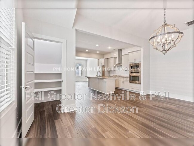 Photo - 5921B Robertson Ave