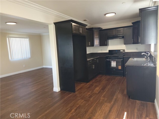 Photo - 1719 W 39th St