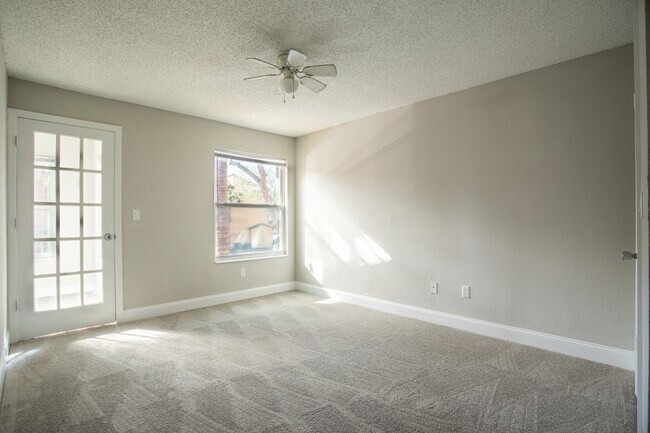 Building Photo - Venetian Place - 1428 Unit 1428 Rental