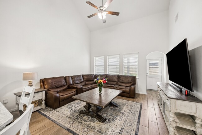 Photo - 1189 Bluebonnet Trl