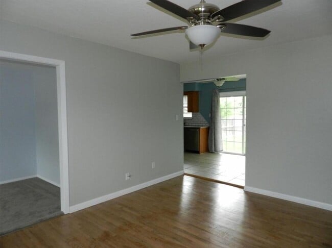 Photo - 6411 NW Compass Dr