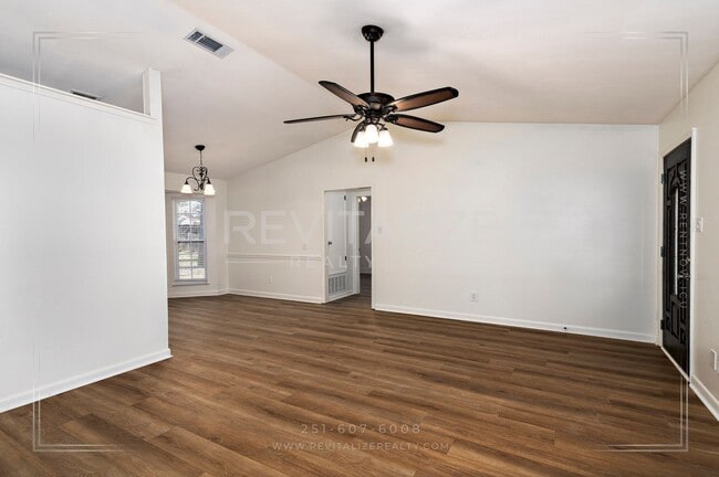 Photo - Beautifully Remodeled 4 Bed / 2 Bath Home near Airport Blvd