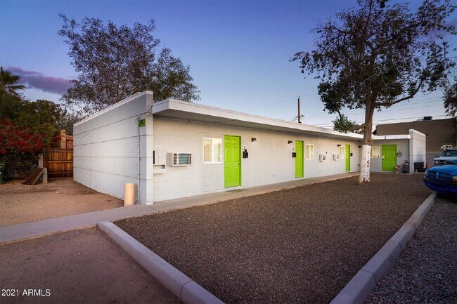 Photo - UPDATED 2 BEDROOMS WITH PRIVATE PATIO & CENTRAL AIR Unit 4