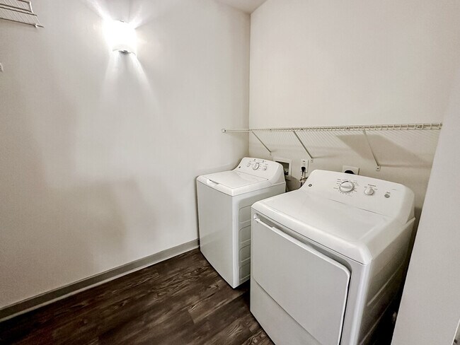 Photo - 111 E 4th St Unidad SI ID1036784P