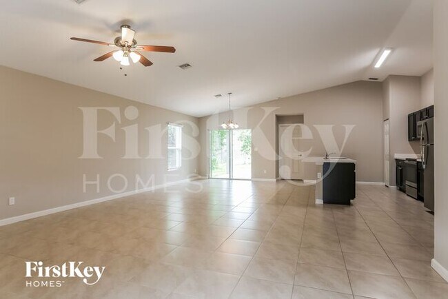 Photo - 309 NW Granadeer St