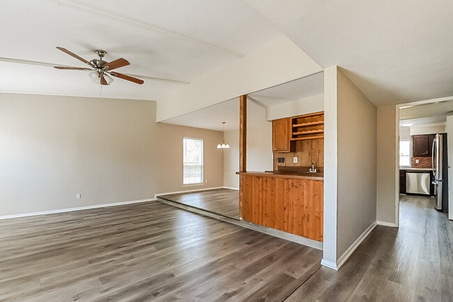 Photo - 9201 Pollard St