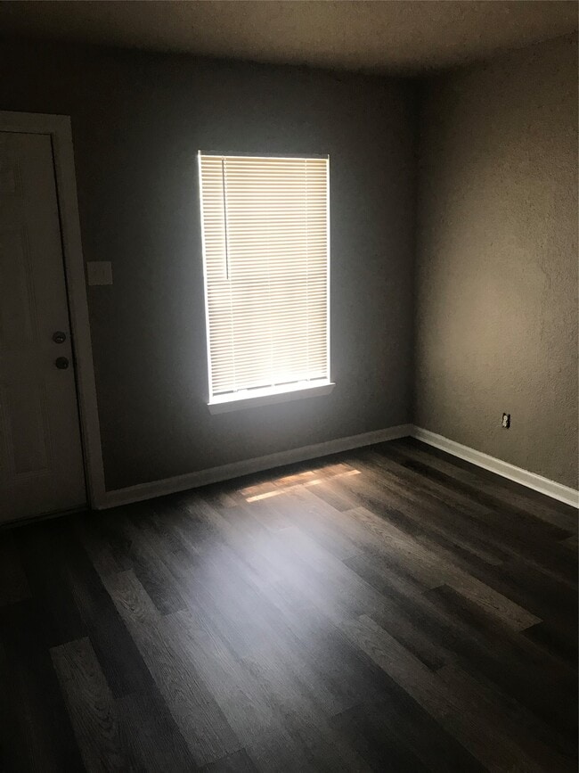 Photo - 1713 W 5th St