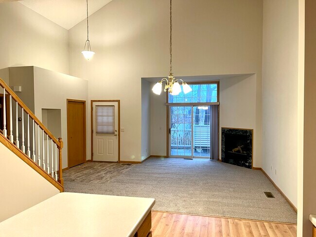 Photo - 475 Hickory Ln N