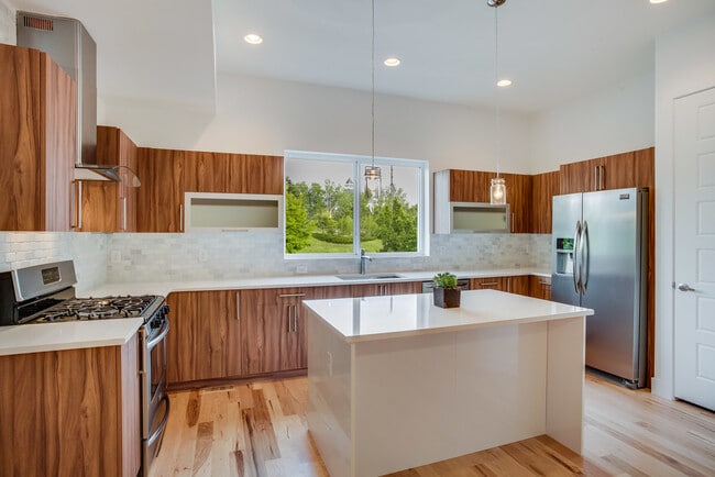 Building Photo - 2228 W Powers Ave