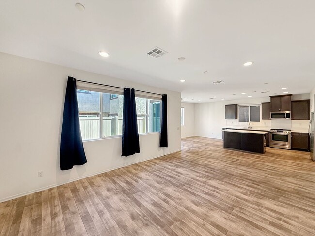 Photo - Stunning 3B/2.5BA Home in Murrieta for Rent!