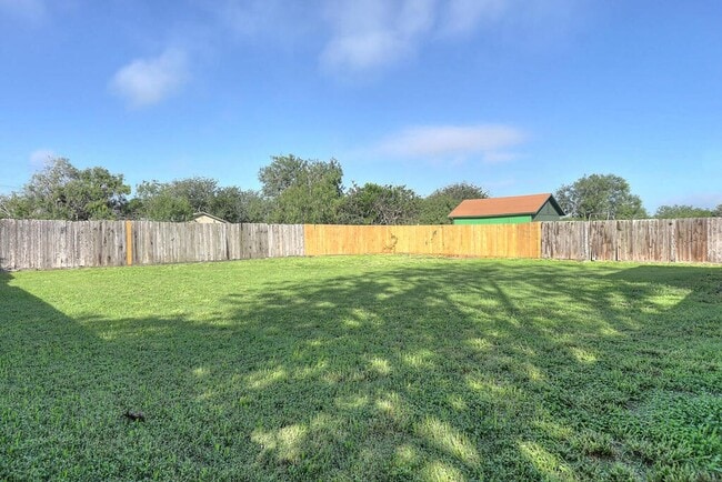 Building Photo - 10921 Shady Ln