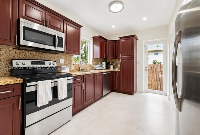 38 NE 50th St