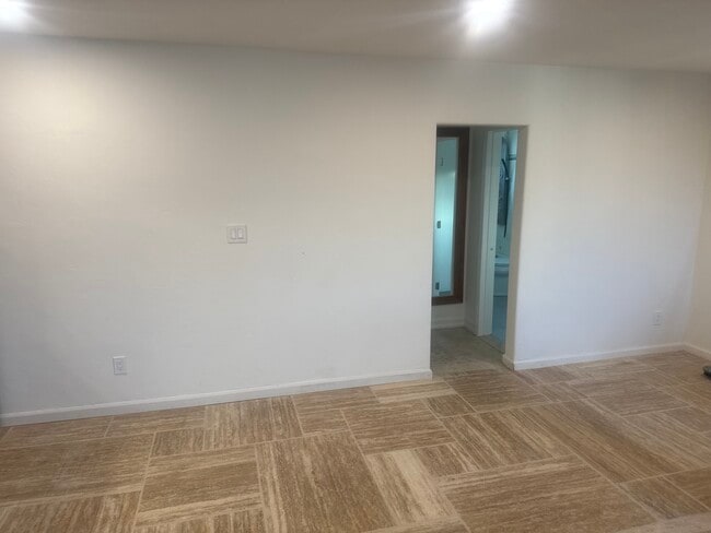 Photo - 729 E Elder St Apartments Unit A