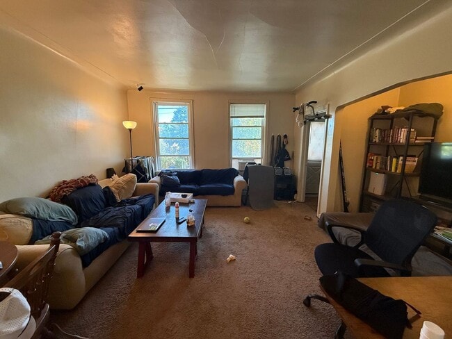 Photo - 214 E 8th St