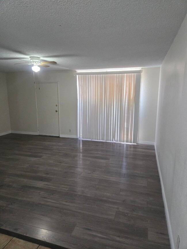 Building Photo - 3360 Athens St Unit 1 Rental