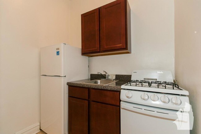 4829 N Damen Ave Unit 105
