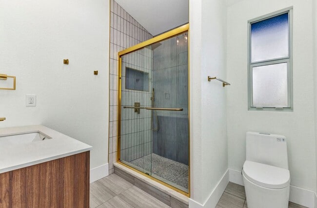 Photo - 1611 Sheehan Blvd