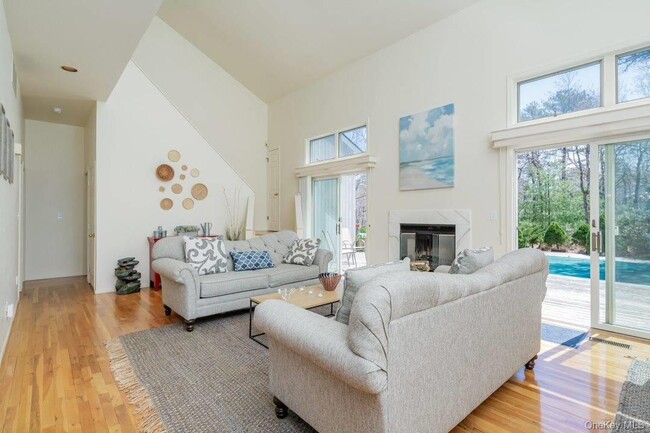 Photo - 38 Red Creek Cir