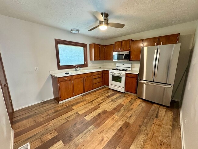 Photo - 3 bed 1 1/2 bath in NE Lincoln